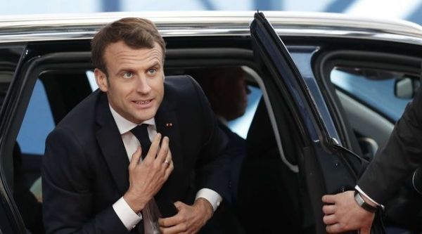 Emmanuel Macron: Petit bain de foule pour le président au Touquet