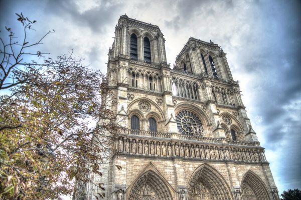 Le site de Notre Dame est maintenant recouvert de plomb