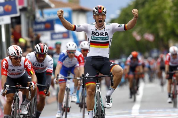 Giro 2019 – étape 2 : Ackermann s’adjuge la victoire – Roglic toujours en rose