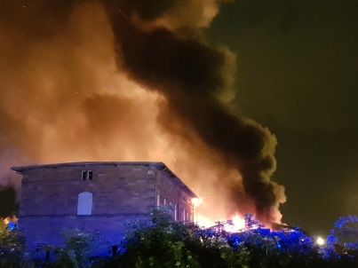 [Photos et vidéo] Mulhouse : gros incendie en cours à la gare du Nord