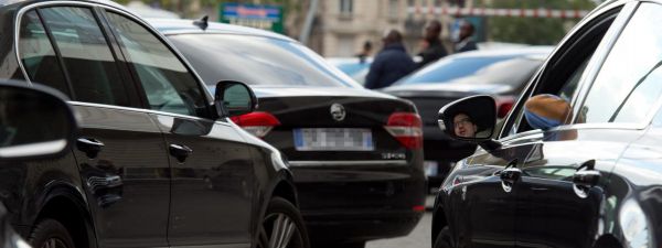 Islamomanie : une candidate de Debout la France se moque d’un chauffeur de VTC sourd et muet et l’accuse de « radicalisme islamique »