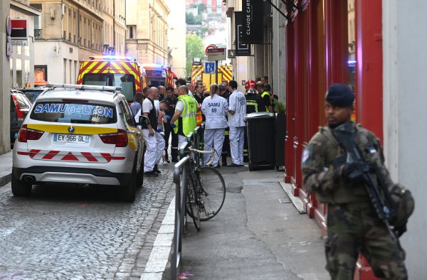 Explosion à Lyon, en direct : 13 blessés, un suspect activement recherché