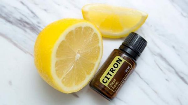 10 Utilisations De l'Huile Essentielle De Citron Pour Tout Nettoyer à la Maison.