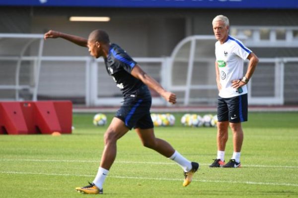 Foot - Bleus - Didier Deschamps (Bleus) sur Kylian Mbappé : «Je n'ai pas les mêmes problématiques» que Thomas Tuchel (PSG)
