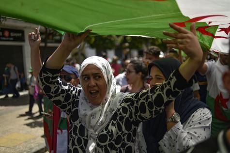En Algérie, les incarcérations d'ex-dirigeants n'ont pas calmé la rue