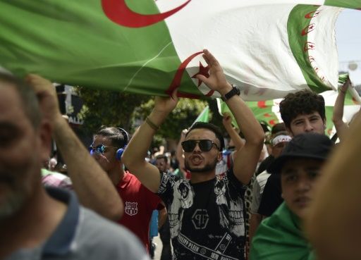 En Algérie, les incarcérations d’ex-dirigeants n’ont pas calmé la rue