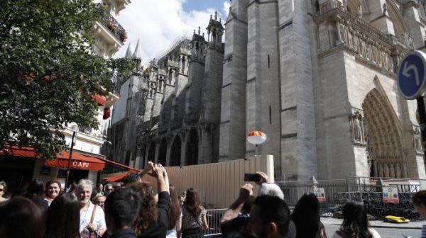 Notre-Dame de Paris : une aide exceptionnelle débloquée pour les petits commerces voisins de la cathédrale
