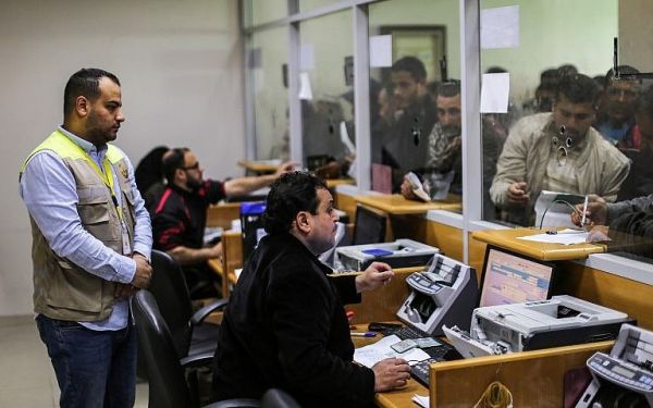 Les banques de Gaza vont distribuer des aides qataries à 60 000 familles pauvres