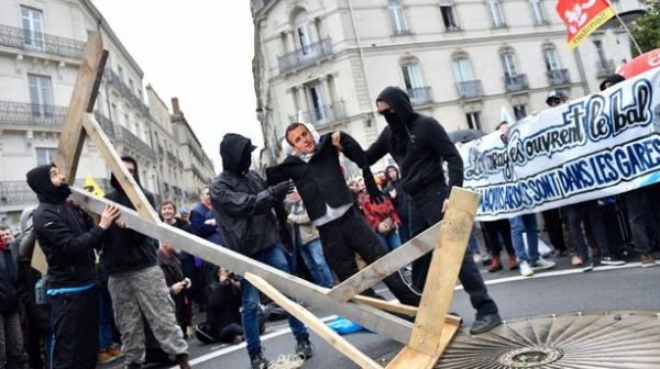 Pendaison d'une effigie de Macron à Nantes : deux condamnés