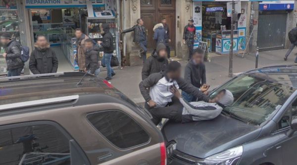 Google Street View révèle-t-il... une agression boulevard de la Chapelle à Paris ? (PHOTO)