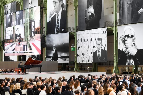 Vibrant hommage à Karl Lagerfeld au Grand Palais à Paris