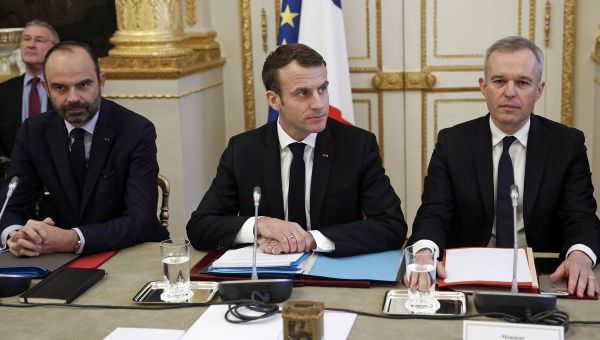 Baromètre Odoxa : Emmanuel Macron progresse comme jamais, mais les Français restent inquiets