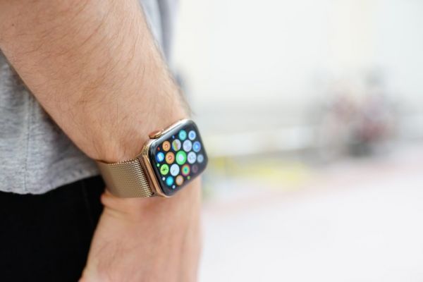 Une caméra dans le bracelet de l’Apple Watch ? Même James Bond n’y avait pas pensé