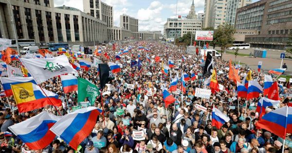 À Moscou, plus de 20 000 personnes réclament des élections locales libres