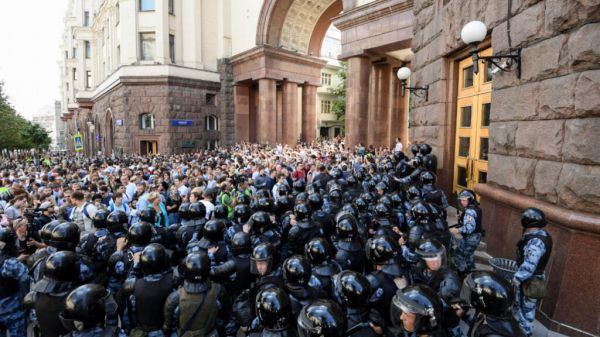 À Moscou, la police arrête des centaines d'opposants lors d'une manifestation