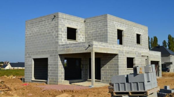 France/logement : les permis de construire stables au 2T après un an et demi de baisse