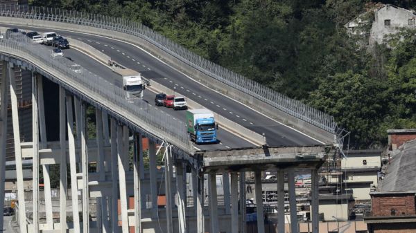 Un an après, l'Italie commémore l'effondrement du pont de Gênes en pleine crise politique