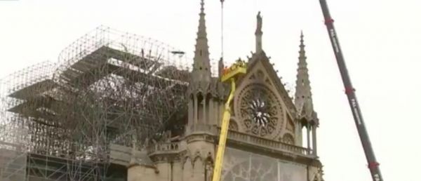 Interrompus depuis le 25 juillet dernier, les travaux de consolidation de la cathédrale Notre-Dame de Paris redémarrent aujourd'hui
