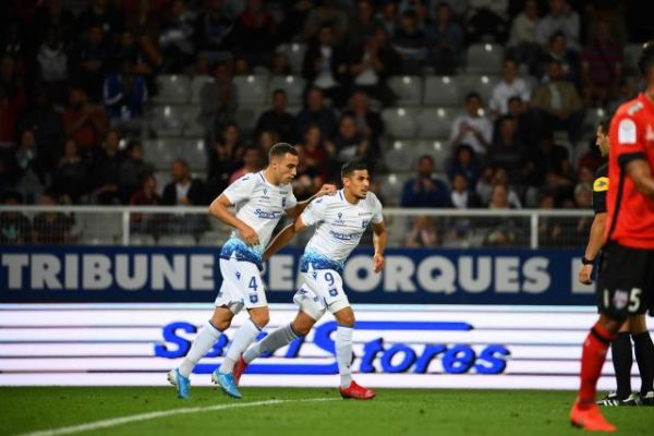 Foot - L2 - Ligue 2 : l'AJ Auxerre revient de loin contre Guingamp