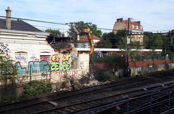 Le Vésinet : Le RER A  perturbé en raison d'un mur menaçant de s'effondrer