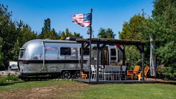 Un été à Perpignan : une maison d'hôte propose des nuits en roulotte américaine