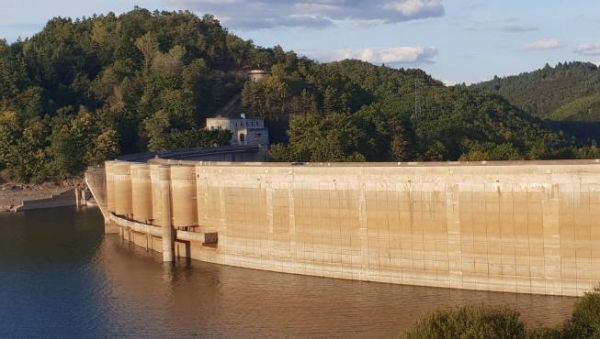 Le niveau du barrage de Bort (Corrèze) abaissé de 12 mètres en raison des travaux sur deux vannes