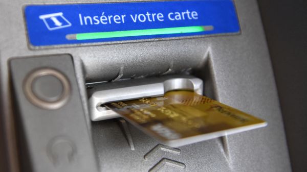 Les frais de dépassement de découvert coûtent cher aux Français, selon une étude