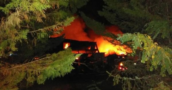 La-Guerche-sur-l'Aubois : un important incendie dans un entrepôt, les habitants invités à rester chez eux