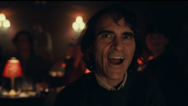 Vidéo : un homme souffrant de la maladie du «Joker» salue la performance de Joaquin Phoenix