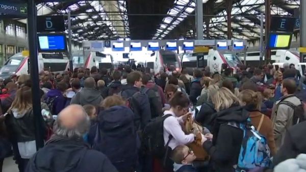 EN DIRECT - Droit de retrait à la SNCF : le trafic reprend (presque) normalement