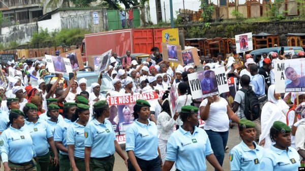 Des milliers de Guinéens manifestent contre une "présidence à vie" d'Alpha Condé