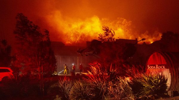 Incendies en Californie : l'état d'urgence décrété, 180 000 personnes évacuées