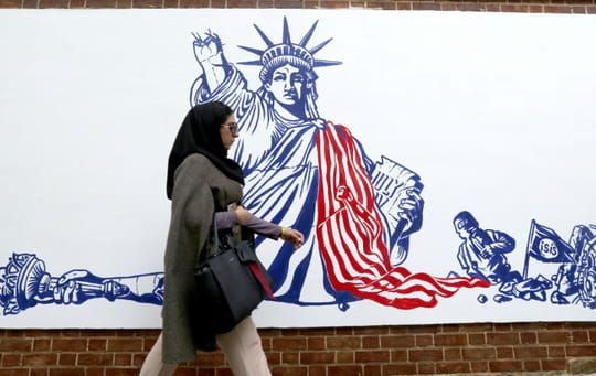 L'Iran dévoile de nouvelles fresques antiaméricaines à l'ex-ambassade des Etats-Unis