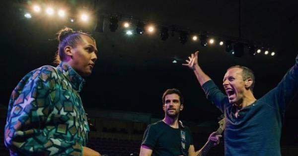 Coldplay présente son nouvel album lors d'un concert avec Stromae