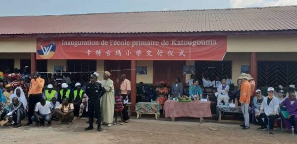 Boké : le consortium SMB-Winning offre une école de 9 salles de classes aux populations de Katougouma