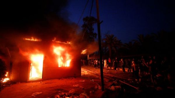 Un consulat iranien incendié dans le sud de l'Irak actuellement sous tension