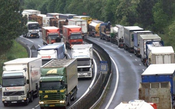 Gazole : les routiers prévoient 15 opérations de blocages samedi en France, dont deux dans le Sud-Ouest
