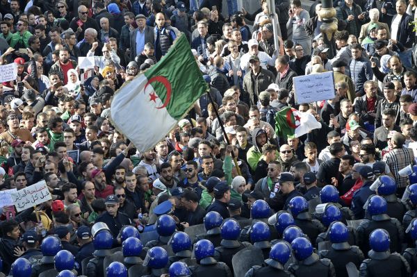 Algérie: manifestion anti-élection à Alger à 24 heures de la présidentielle