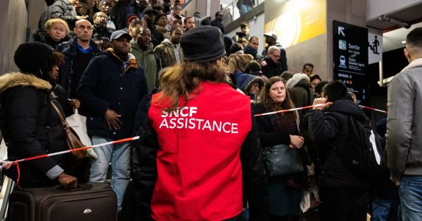Retraites: la CGT appelle à "renforcer la grève" à la SNCF