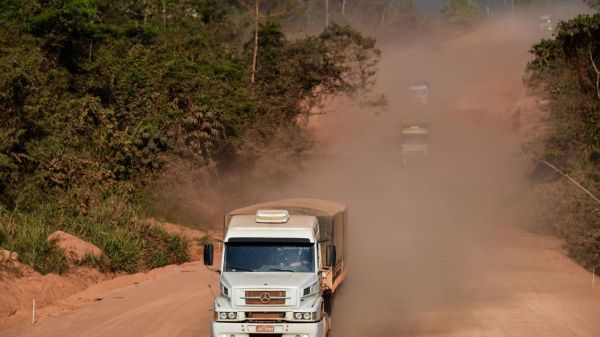 Brésil: la BR163, cette autoroute qui détruit l'Amazonie, jour après jour
