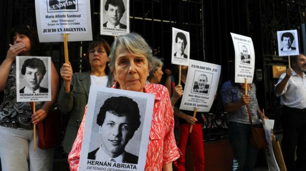La France va extrader un ex-policier argentin accusé par Buenos Aires de crimes contre l'Humanité