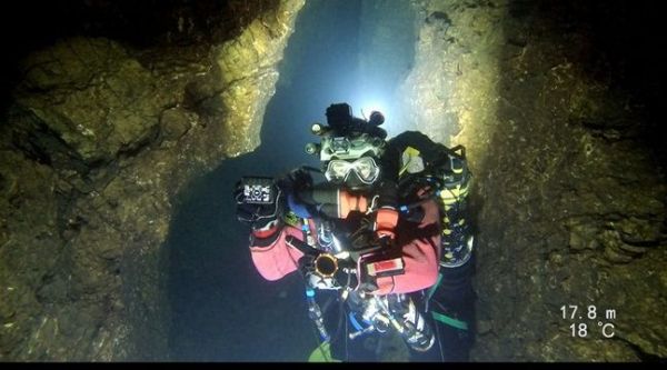 Pyrénées-Orientales : En descendant à 286 m, un Français bat le record du monde de plongée souterraine