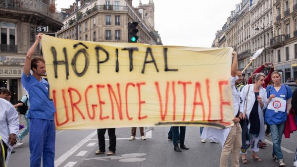 Hôpital : plus de 1 000 médecins menacent de démissionner