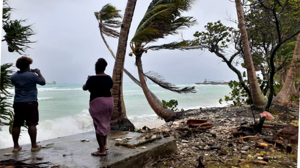 Passage du cyclone Tino sur les Fidji : deux disparus, 2 600 personnes évacuées