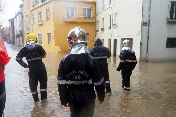 Tempête Gloria : l'Aude et les Pyrénées-Orientales en alerte rouge pour inondations, des pluies diluviennes au moins jusqu'à jeudi midi