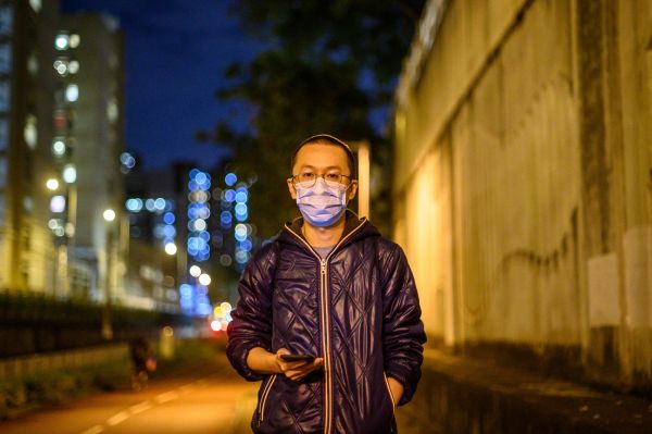 Coronavirus: à Hong Kong, le combat  d'un docteur entre solitude et peur