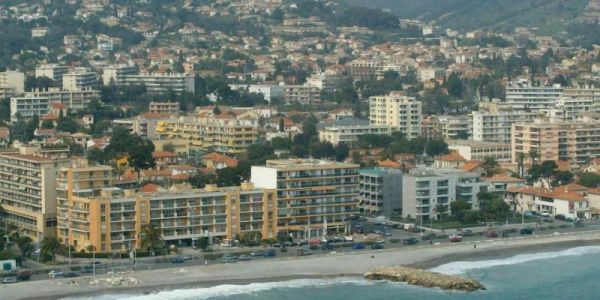 Hausse des PV à Cagnes-sur-Mer: le maire accuse un employé de la société qui verbalise de zèle à l'approche des élections