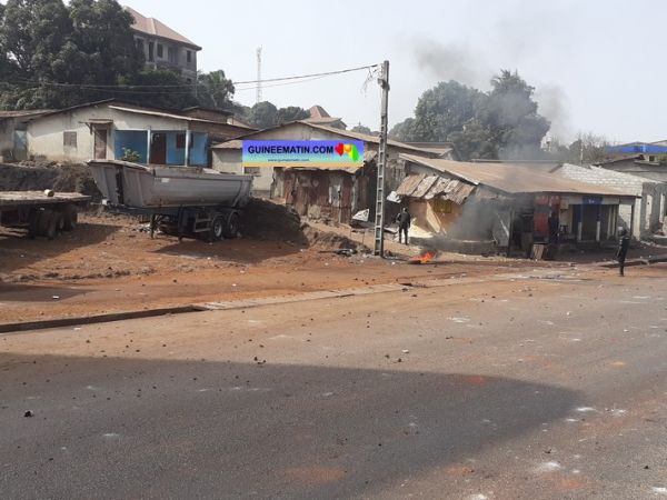 Manifs du FNDC à Conakry : jeunes et forces de l'ordre s'affrontent à Dar es-salam