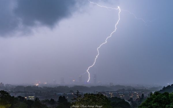 L'IMAGE. Le puissant orage qui a frappé Lyon mardi soir immortalisé par une sublime photo
