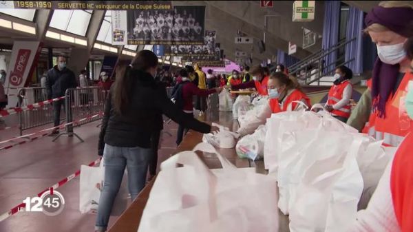 Une distribution massive de nourriture aux plus démunis à Genève